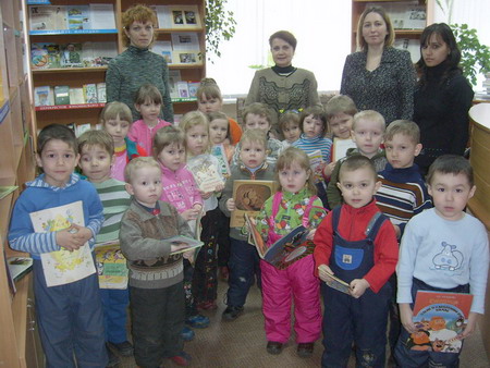14:17 Международный день детской книги отпраздновали в шумерлинской городской библиотеке семейного чтения имени Г. Айги